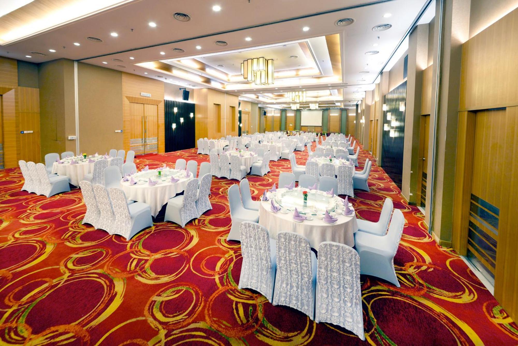 Hotel Grand Lexis Port Dickson Exterior foto The ballroom of the hotel