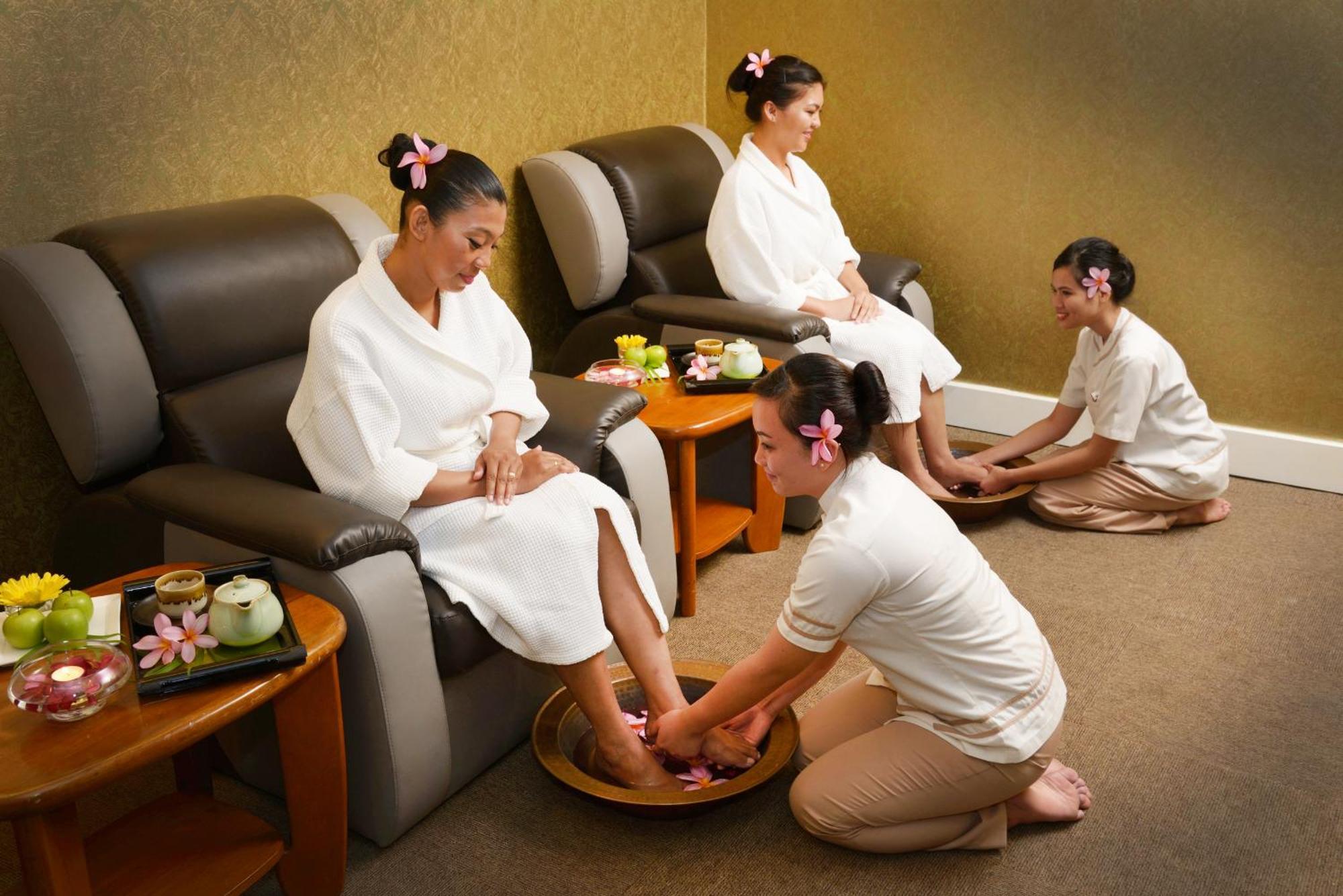 Hotel Grand Lexis Port Dickson Exterior foto Thai foot massage