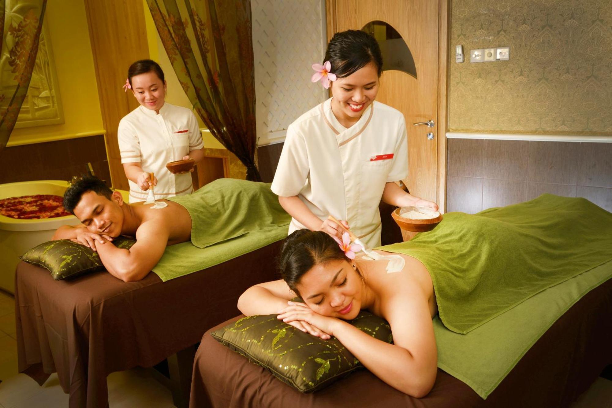 Hotel Grand Lexis Port Dickson Exterior foto Thai massage