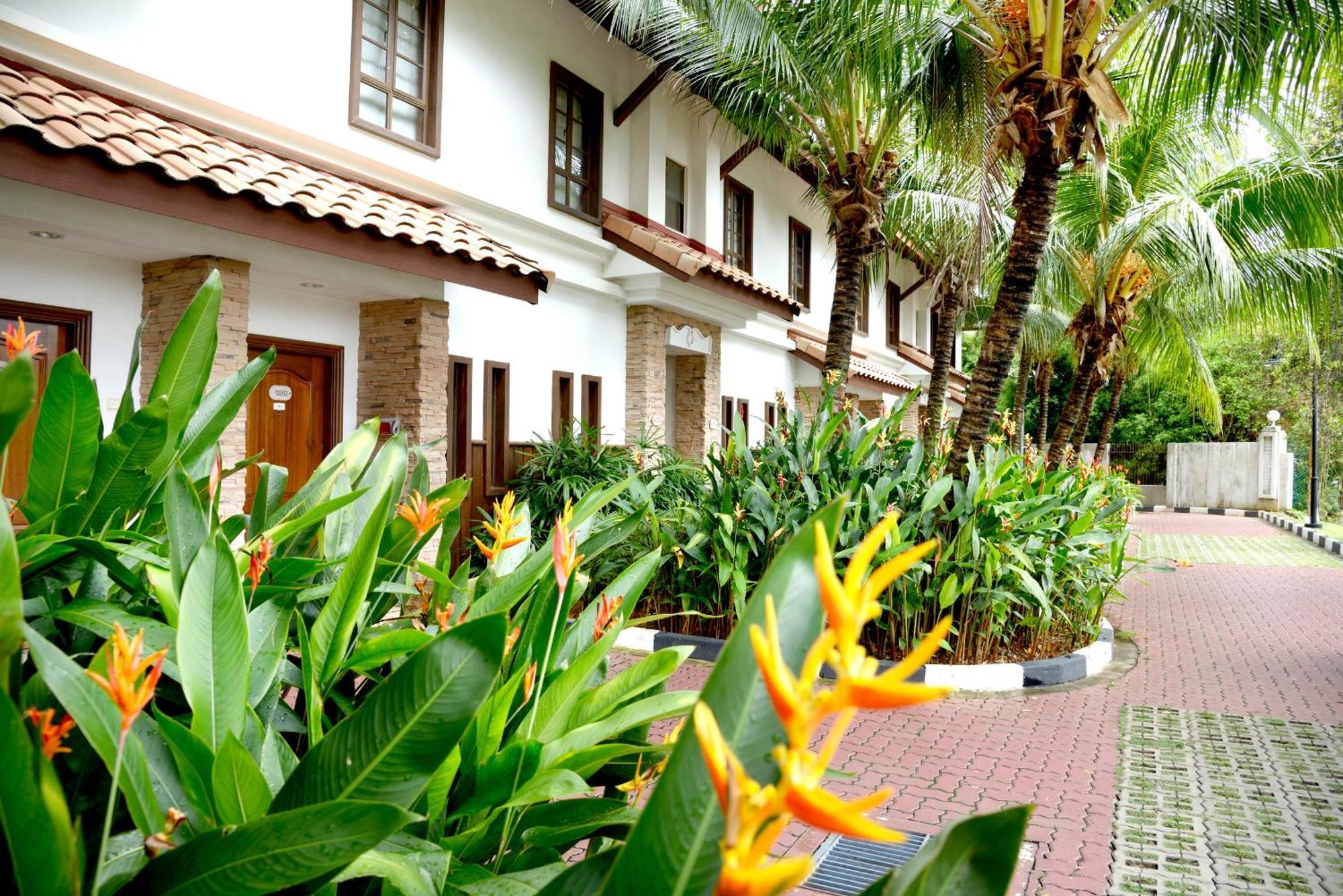 Hotel Grand Lexis Port Dickson Exterior foto The hotel's exterior