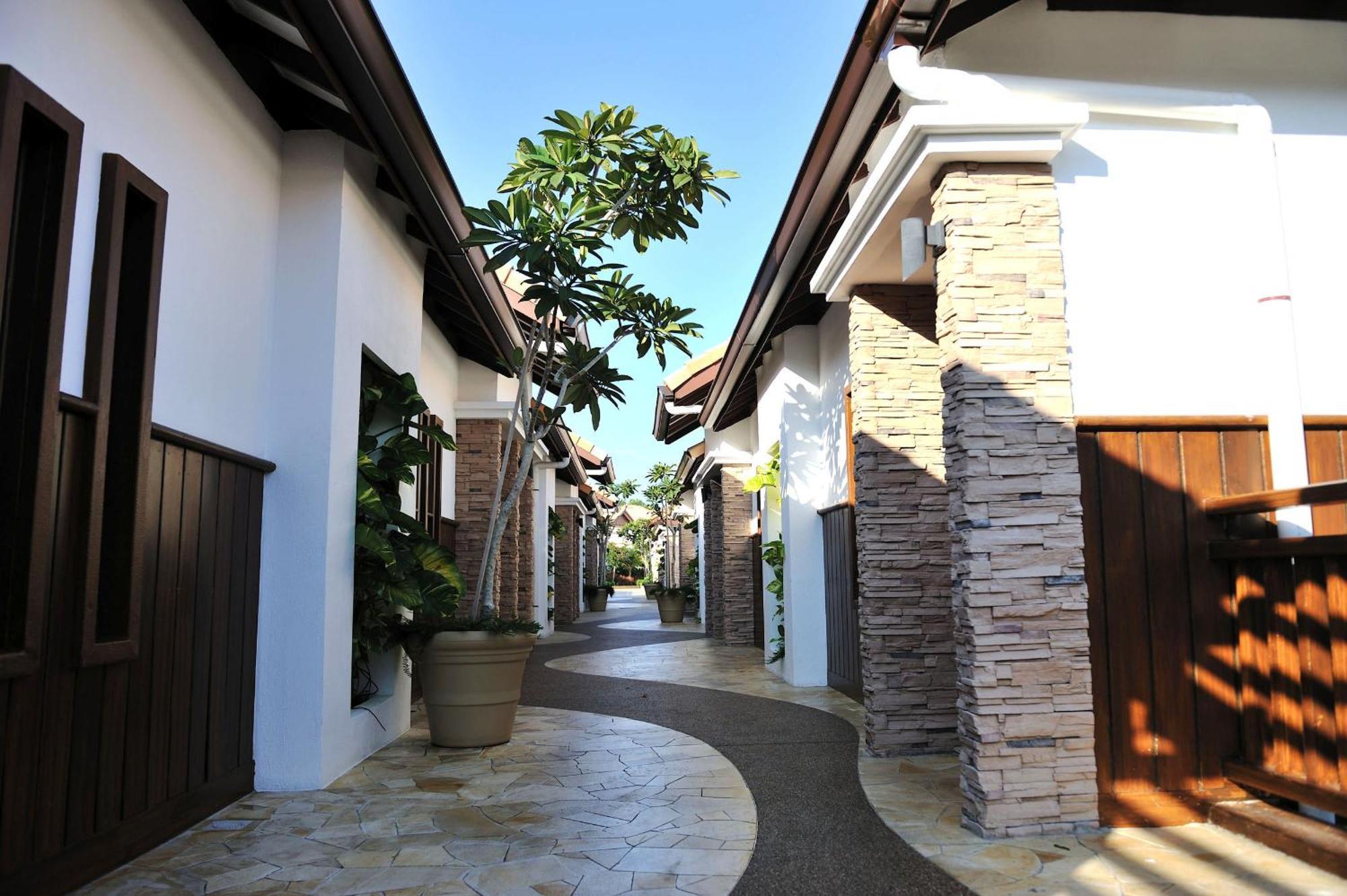 Hotel Grand Lexis Port Dickson Exterior foto The Village