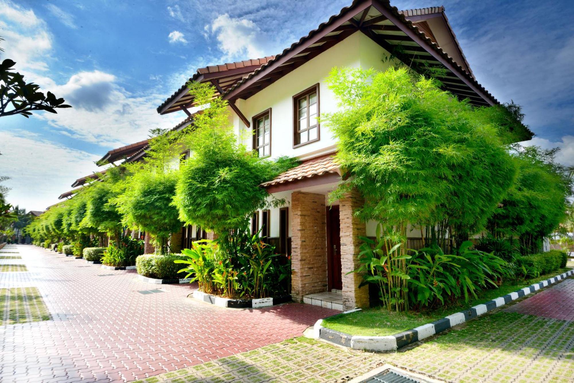 Hotel Grand Lexis Port Dickson Exterior foto Residential area in Nilai