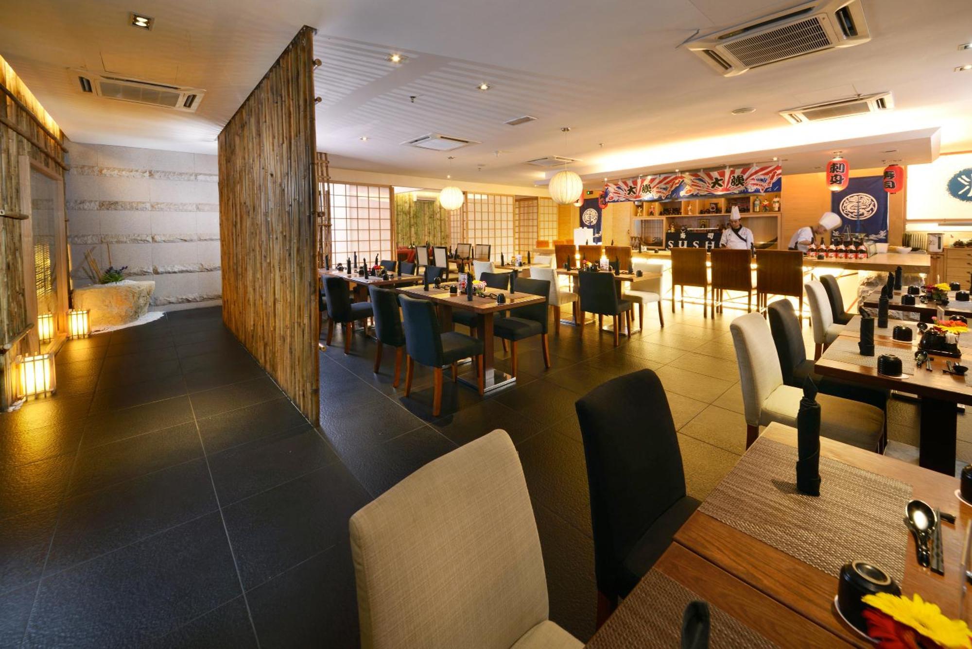 Hotel Grand Lexis Port Dickson Exterior foto Interior of a restaurant in Singapore