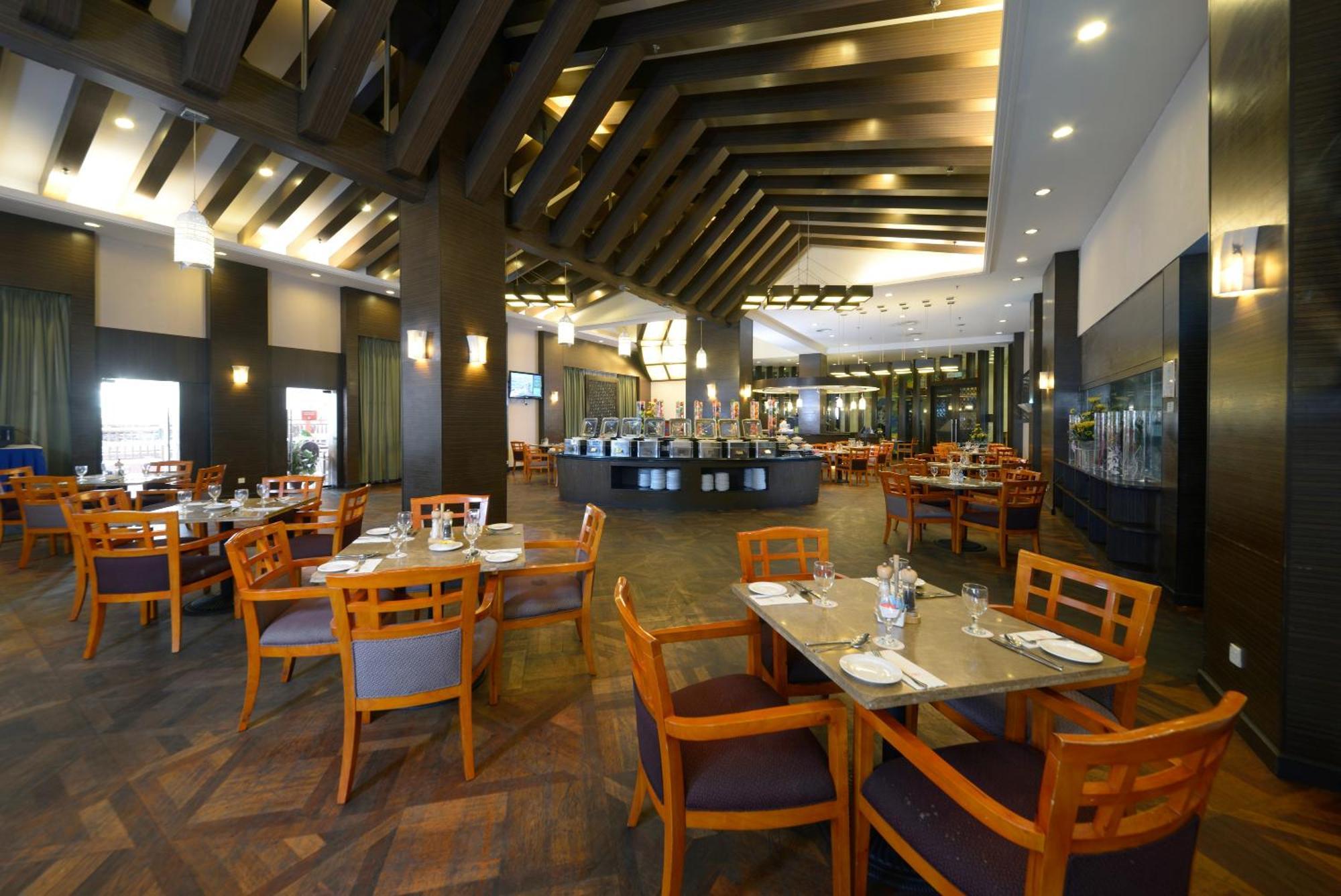 Hotel Grand Lexis Port Dickson Exterior foto The restaurant