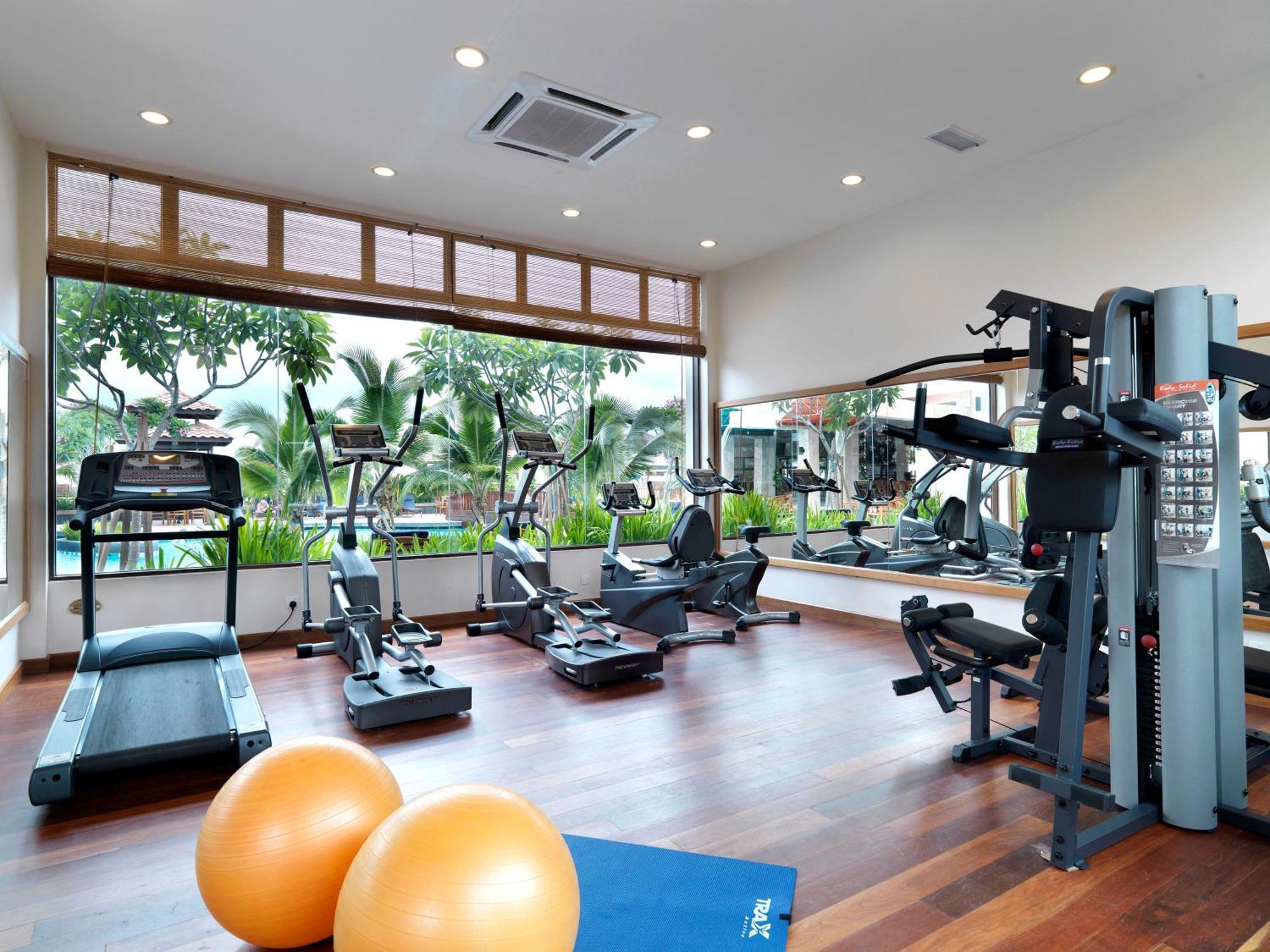 Hotel Grand Lexis Port Dickson Exterior foto A gym in a hotel