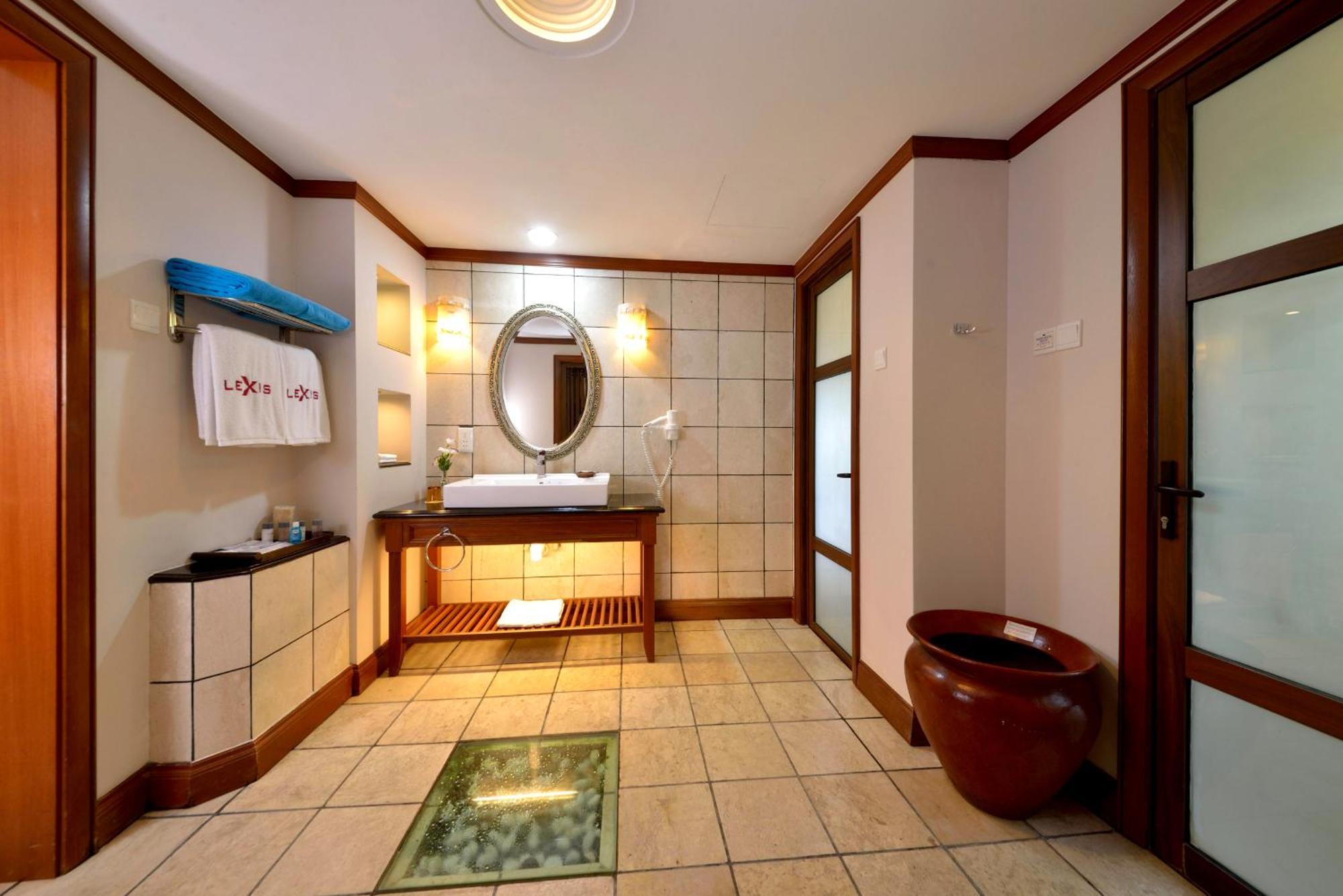 Hotel Grand Lexis Port Dickson Exterior foto Bathroom